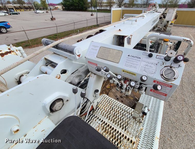 image for item DH5912 2005 International 7400  pressure digger derrick truck