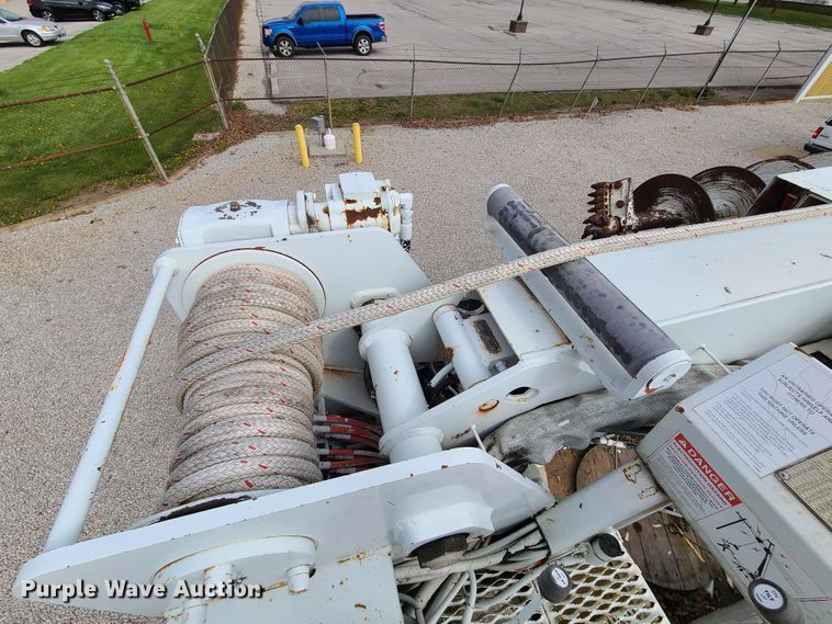 image for item DH5912 2005 International 7400  pressure digger derrick truck