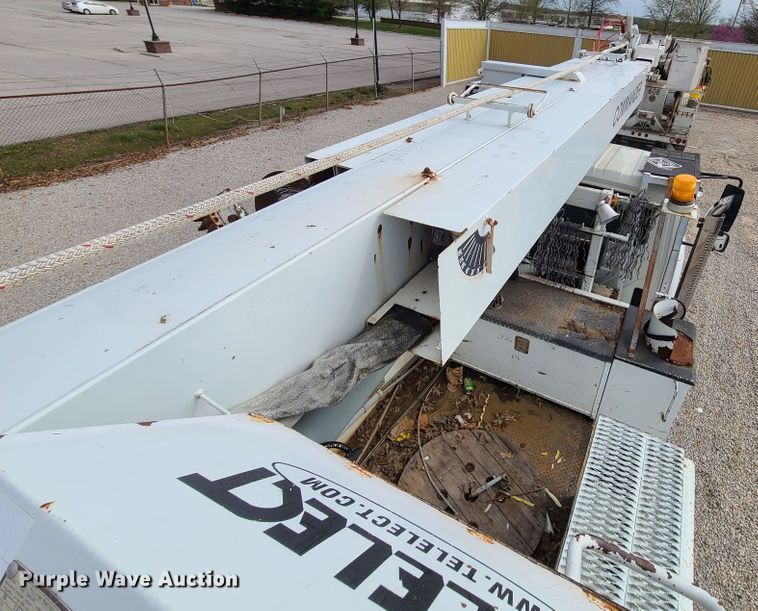 image for item DH5912 2005 International 7400  pressure digger derrick truck