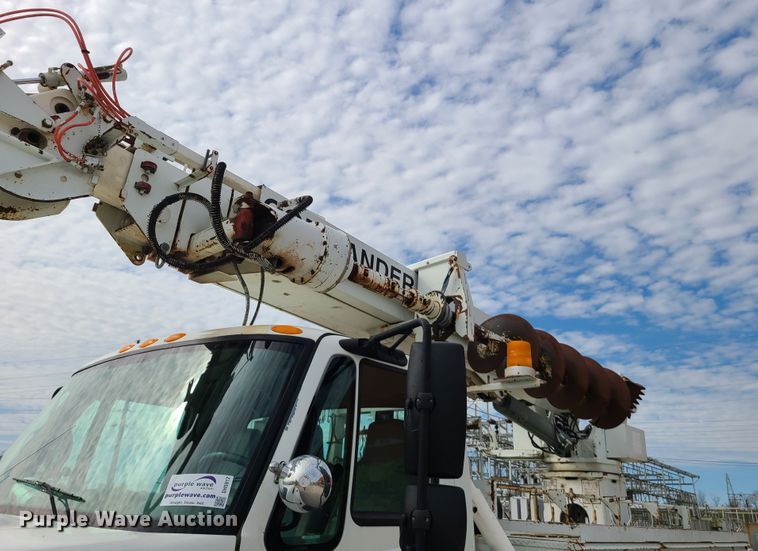 image for item DH5912 2005 International 7400  pressure digger derrick truck