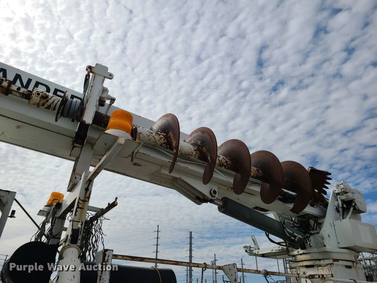 image for item DH5912 2005 International 7400  pressure digger derrick truck