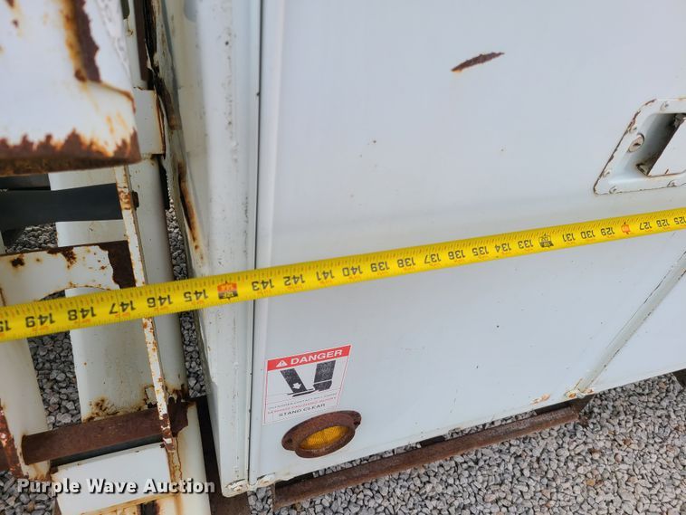 image for item DH5912 2005 International 7400  pressure digger derrick truck