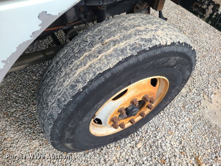 image for item DH5912 2005 International 7400  pressure digger derrick truck