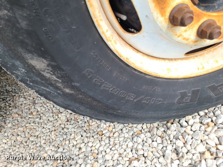 image for item DH5912 2005 International 7400  pressure digger derrick truck