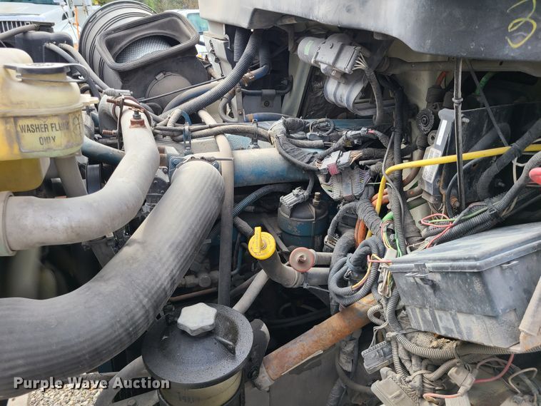 image for item DH5912 2005 International 7400  pressure digger derrick truck