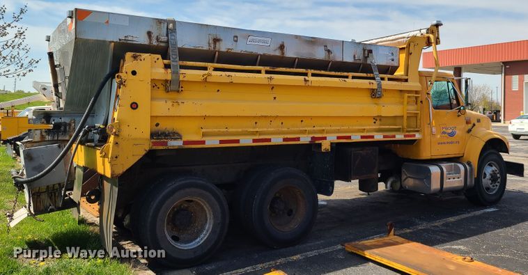 image for item DH5946 2000 International 4900  dump truck