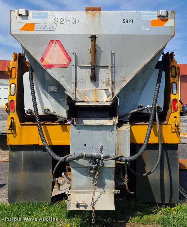 image for item DH5946 2000 International 4900  dump truck