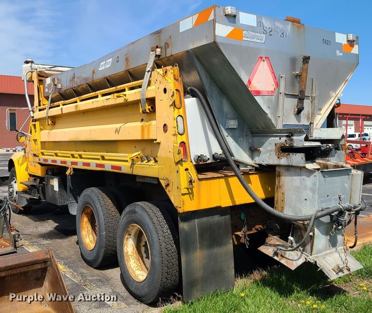 image for item DH5946 2000 International 4900  dump truck