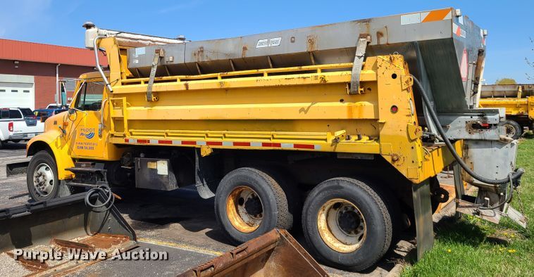 image for item DH5946 2000 International 4900  dump truck