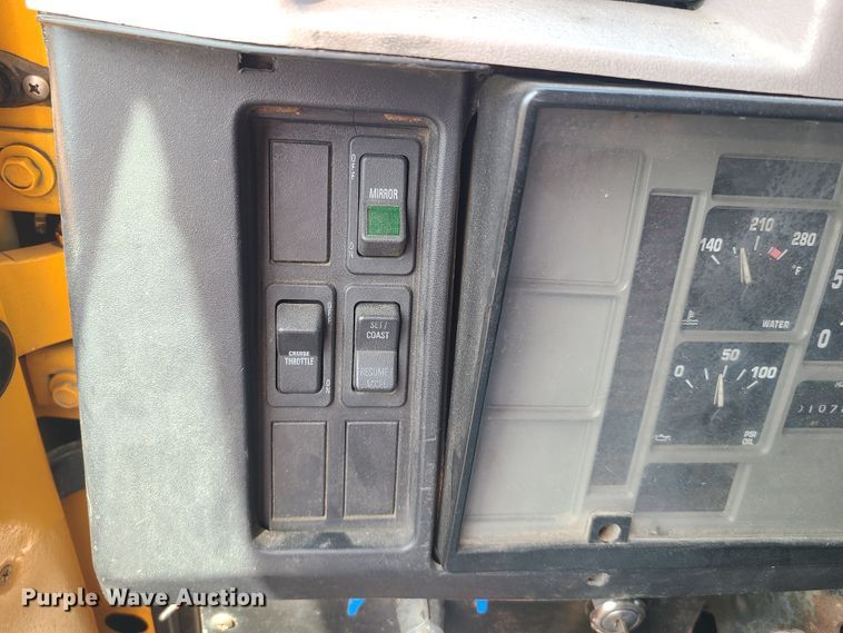 image for item DH5946 2000 International 4900  dump truck