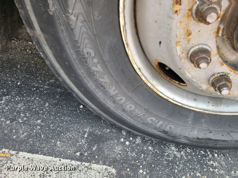 image for item DH5946 2000 International 4900  dump truck