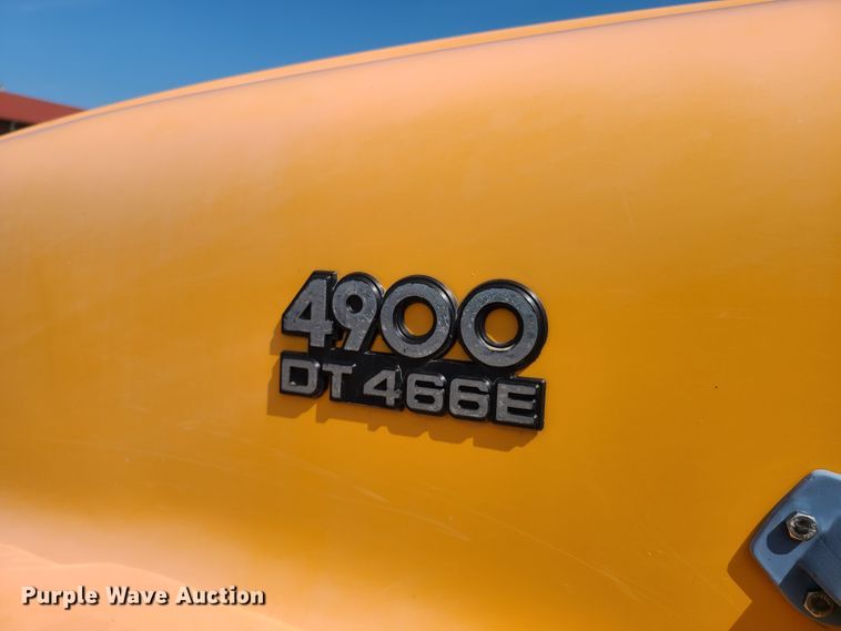 image for item DH5946 2000 International 4900  dump truck