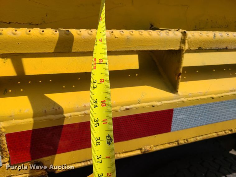 image for item DH5946 2000 International 4900  dump truck