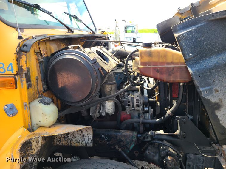 image for item DH5946 2000 International 4900  dump truck