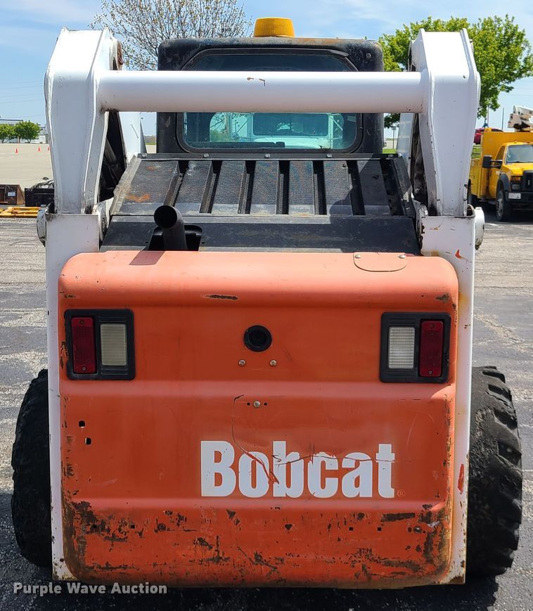 image for item DH5951 2002 Bobcat S300  skid steer loader