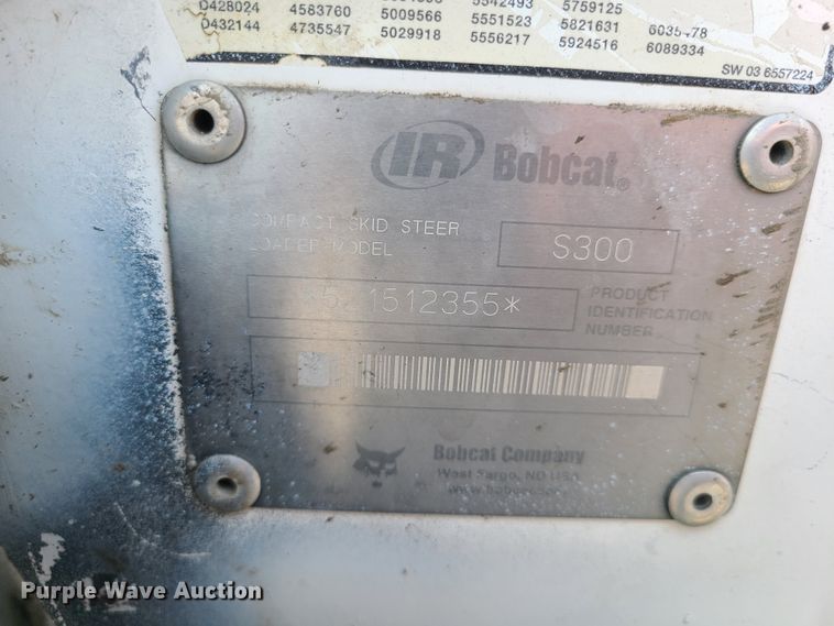 image for item DH5951 2002 Bobcat S300  skid steer loader