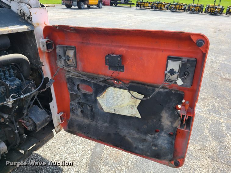image for item DH5951 2002 Bobcat S300  skid steer loader