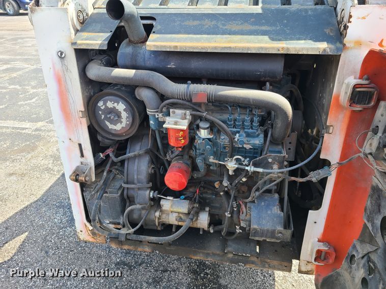 image for item DH5951 2002 Bobcat S300  skid steer loader