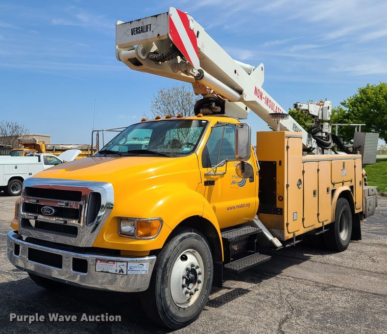 image for item DH5956 2006 Ford F750 Super Duty  bucket truck