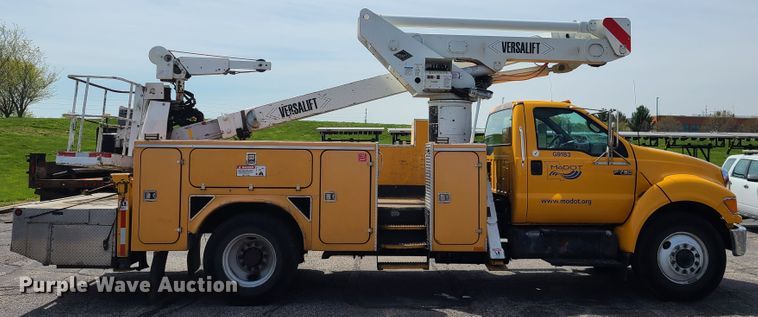 image for item DH5956 2006 Ford F750 Super Duty  bucket truck