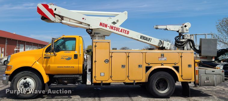 image for item DH5956 2006 Ford F750 Super Duty  bucket truck