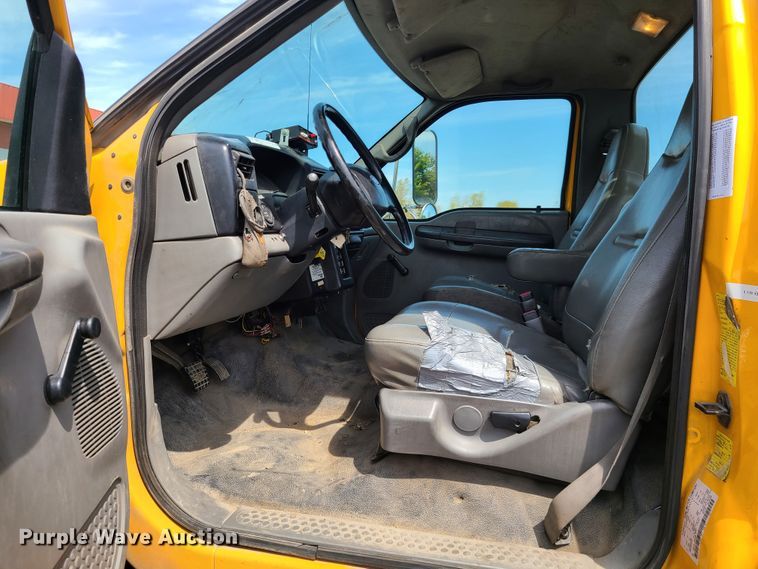 image for item DH5956 2006 Ford F750 Super Duty  bucket truck
