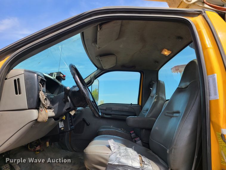 image for item DH5956 2006 Ford F750 Super Duty  bucket truck