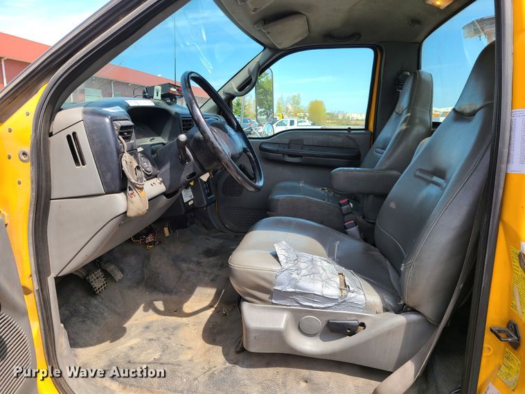 image for item DH5956 2006 Ford F750 Super Duty  bucket truck