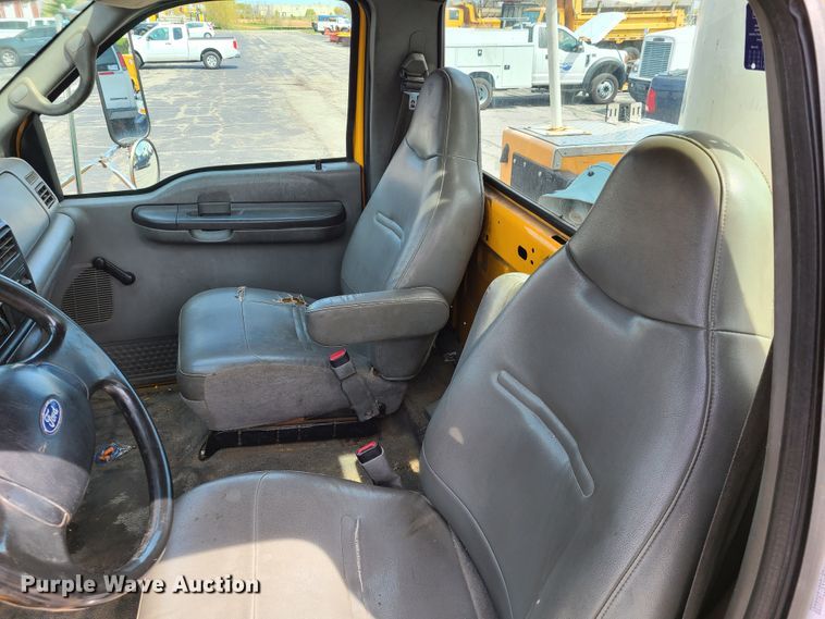 image for item DH5956 2006 Ford F750 Super Duty  bucket truck
