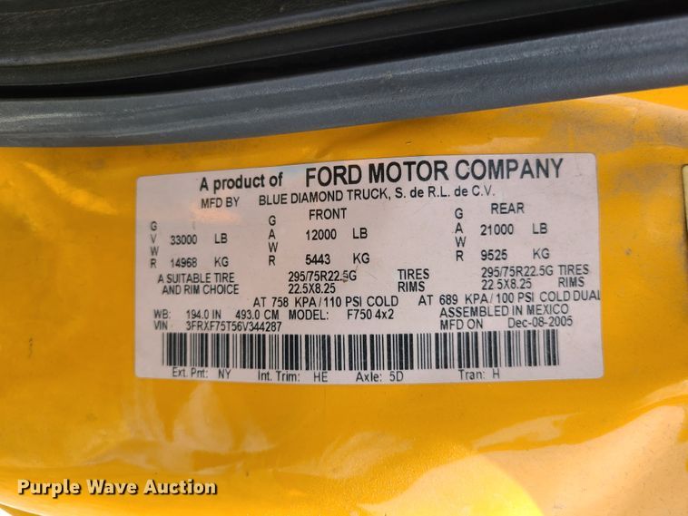 image for item DH5956 2006 Ford F750 Super Duty  bucket truck