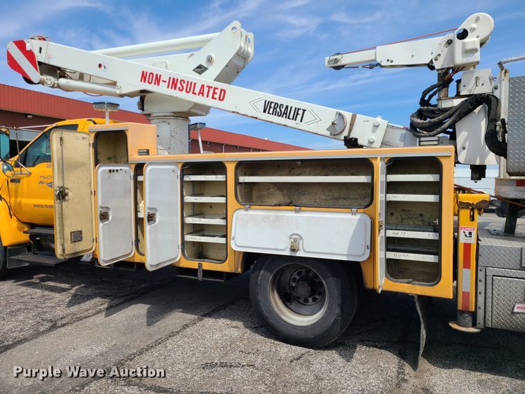 image for item DH5956 2006 Ford F750 Super Duty  bucket truck