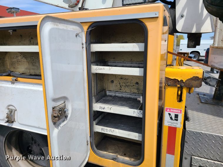 image for item DH5956 2006 Ford F750 Super Duty  bucket truck