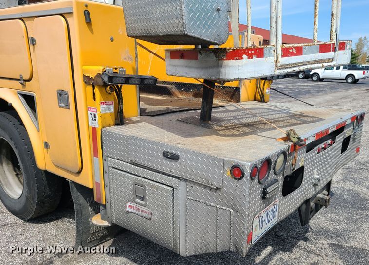 image for item DH5956 2006 Ford F750 Super Duty  bucket truck