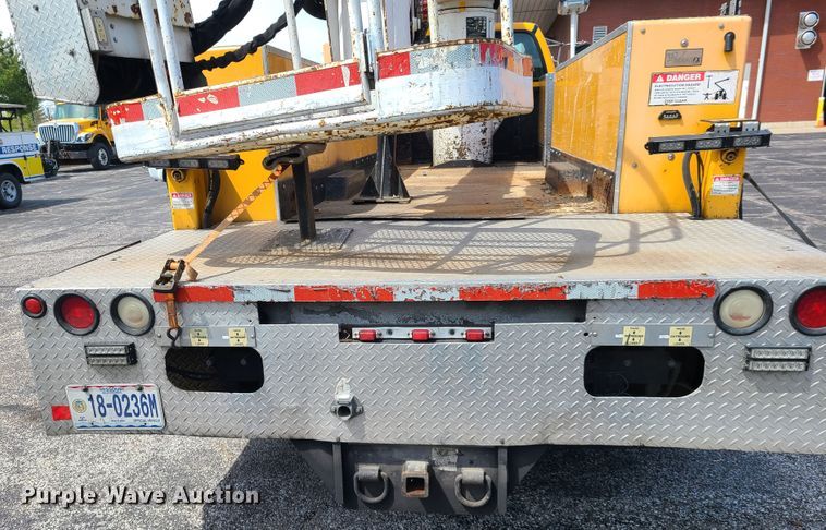 image for item DH5956 2006 Ford F750 Super Duty  bucket truck