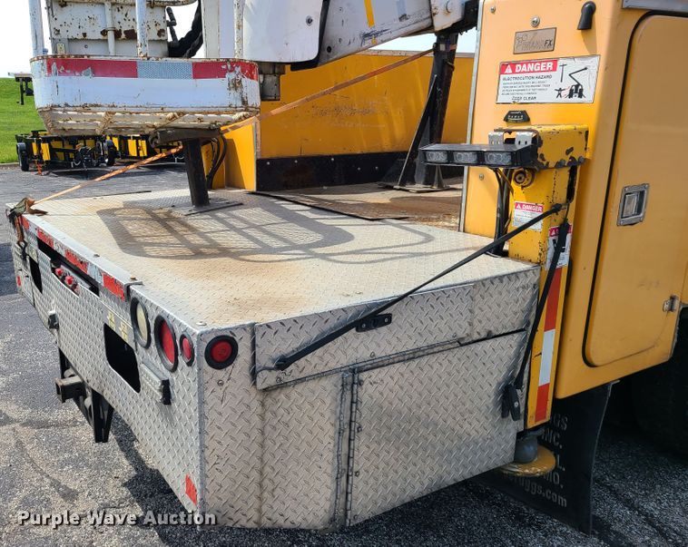 image for item DH5956 2006 Ford F750 Super Duty  bucket truck