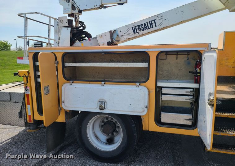 image for item DH5956 2006 Ford F750 Super Duty  bucket truck
