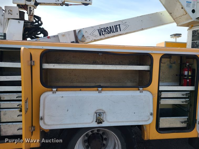 image for item DH5956 2006 Ford F750 Super Duty  bucket truck