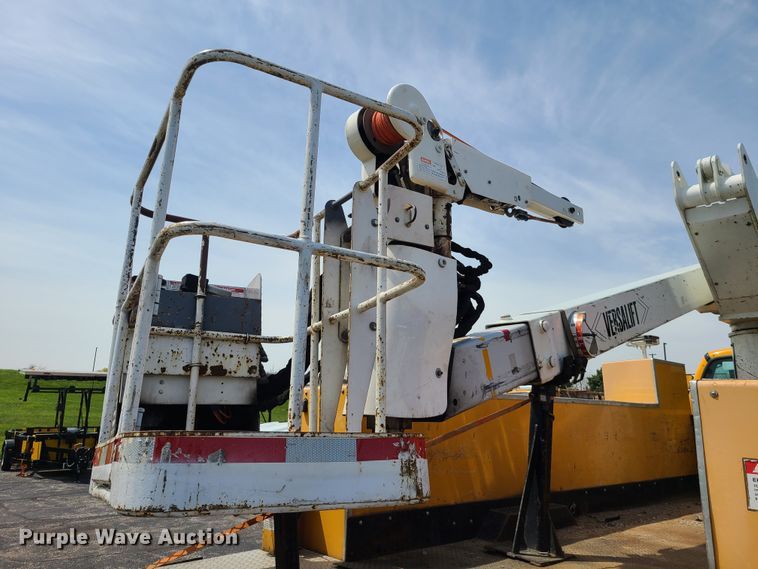 image for item DH5956 2006 Ford F750 Super Duty  bucket truck