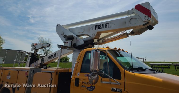 image for item DH5956 2006 Ford F750 Super Duty  bucket truck