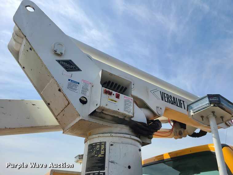 image for item DH5956 2006 Ford F750 Super Duty  bucket truck