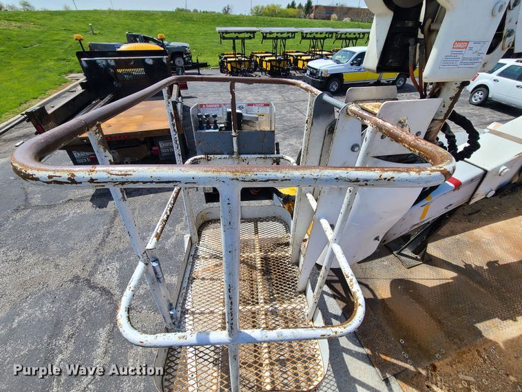 image for item DH5956 2006 Ford F750 Super Duty  bucket truck