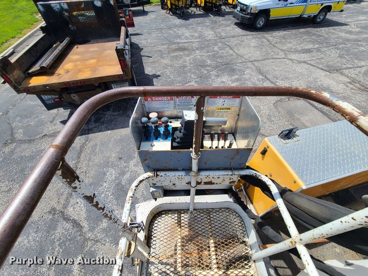 image for item DH5956 2006 Ford F750 Super Duty  bucket truck