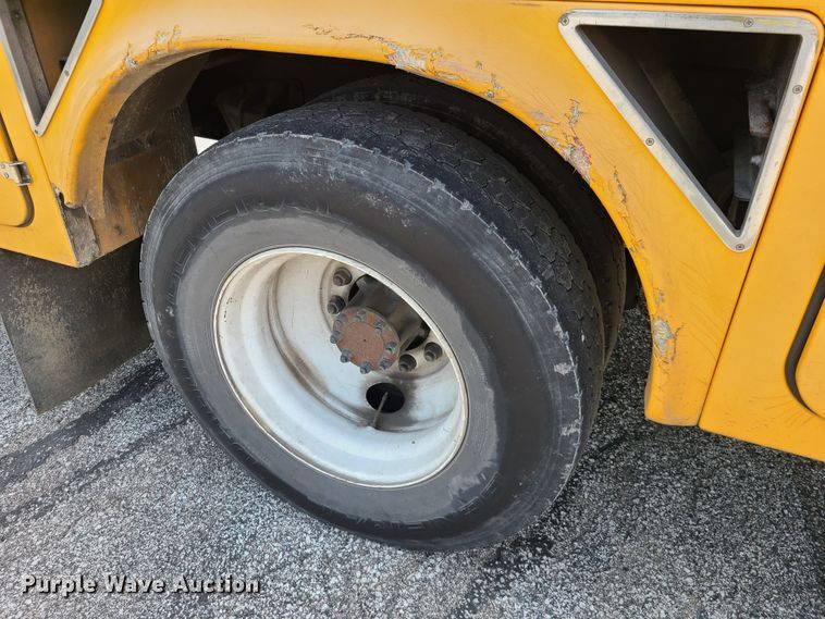 image for item DH5956 2006 Ford F750 Super Duty  bucket truck