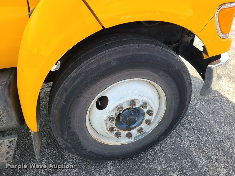 image for item DH5956 2006 Ford F750 Super Duty  bucket truck
