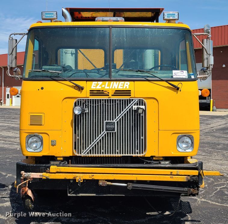 image for item DH5961 1997 Volvo WX  paint striper truck