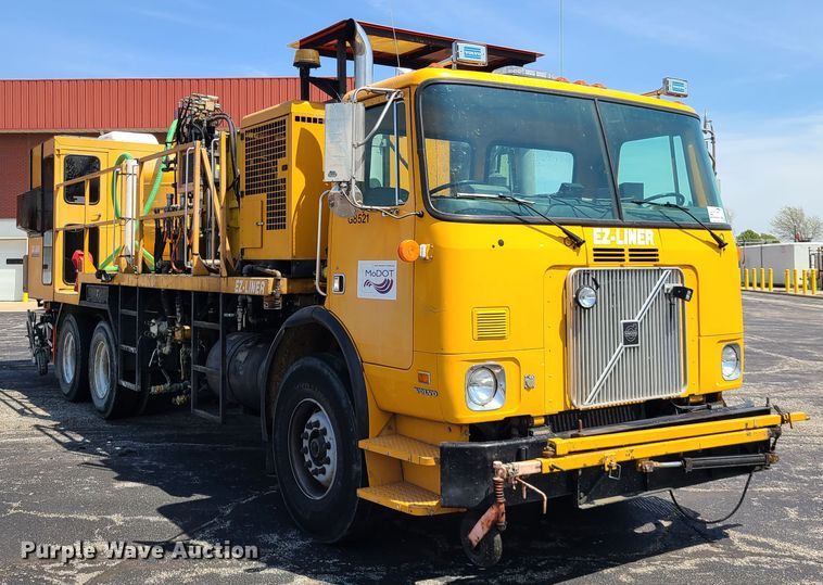 image for item DH5961 1997 Volvo WX  paint striper truck