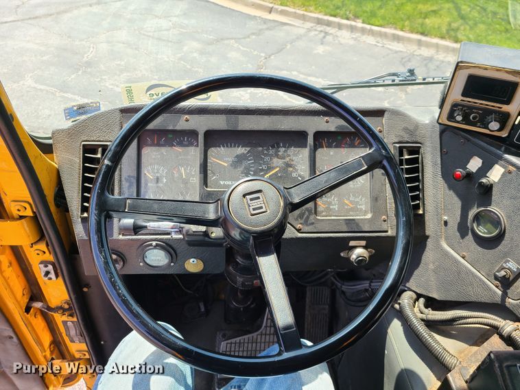 image for item DH5961 1997 Volvo WX  paint striper truck