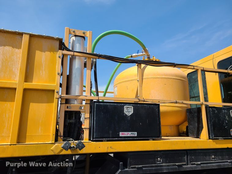 image for item DH5961 1997 Volvo WX  paint striper truck