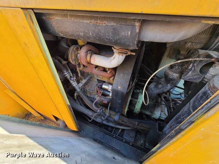 image for item DH5961 1997 Volvo WX  paint striper truck