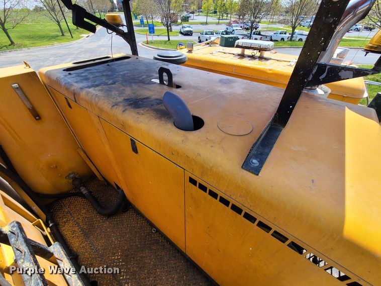 image for item DH5961 1997 Volvo WX  paint striper truck